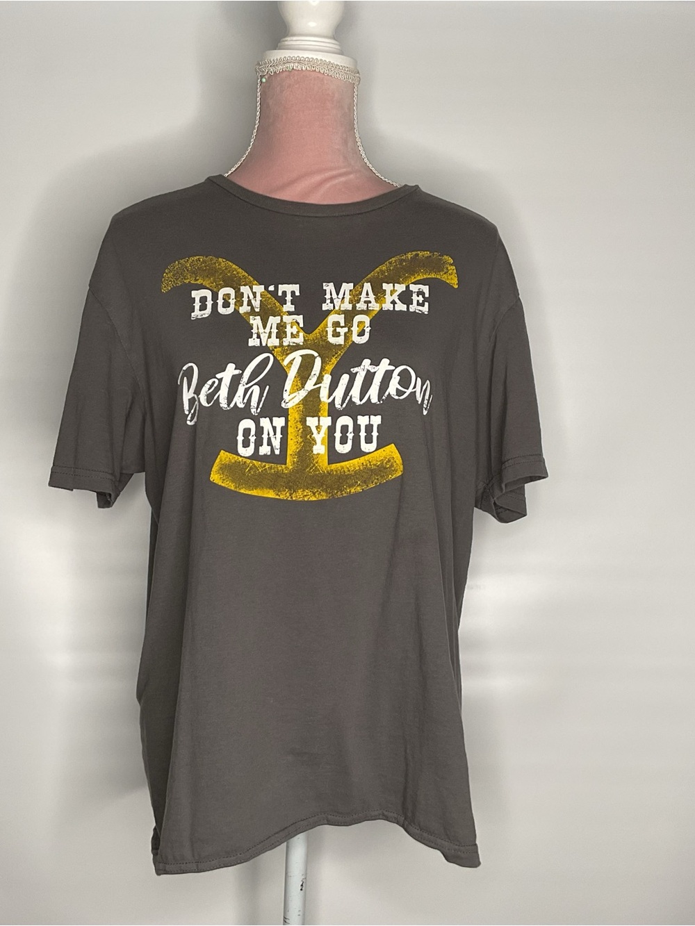 Graphic Short-Sleeve Tee in Charcoal with Yellow Print